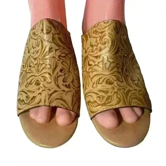 Patricia Nash Shelli Tooled Brown Leather Floral Pattern  Slip On Sandals 10 - Picture 4 of 12